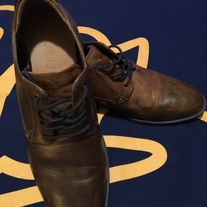 Men’s Brown casual dress shoes by Guess